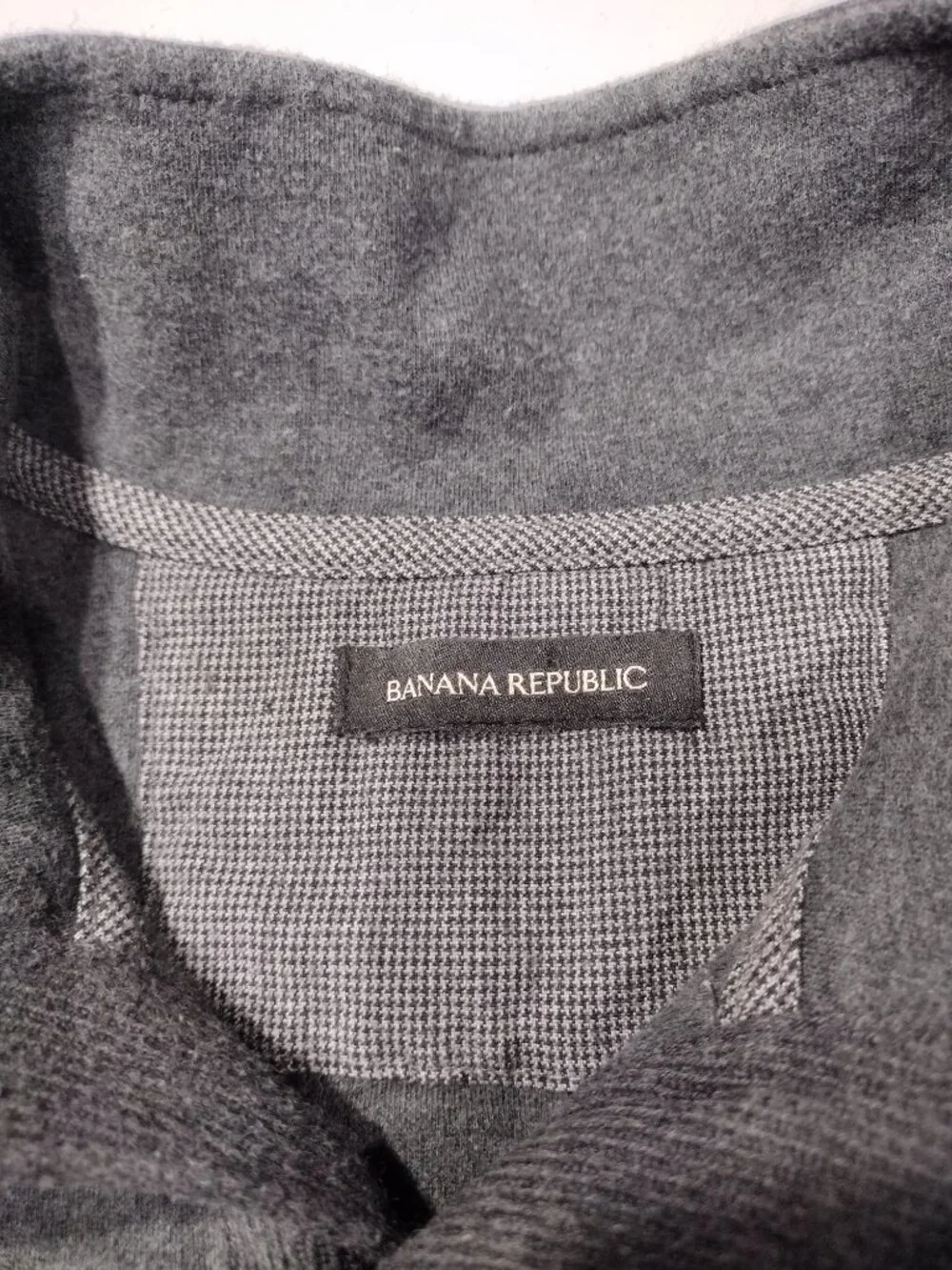 Banana Republic Men's Gray Pullover 4 Button Stand Collar Quilted Yoke